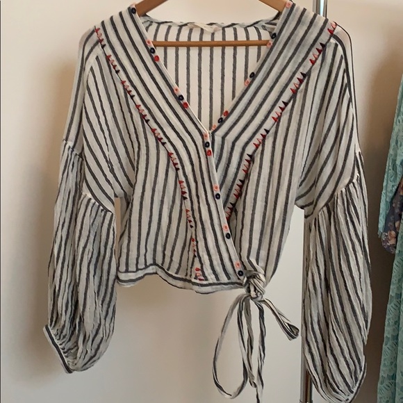 Altair’s State | Crop Top - Picture 1 of 8